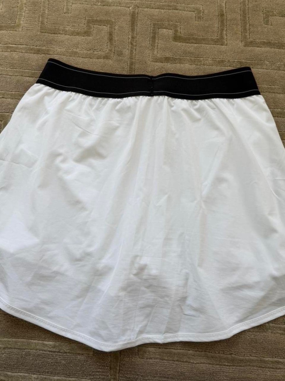 ALO Yoga White Mini Skort with Black Waistband - Picture 3 of 3